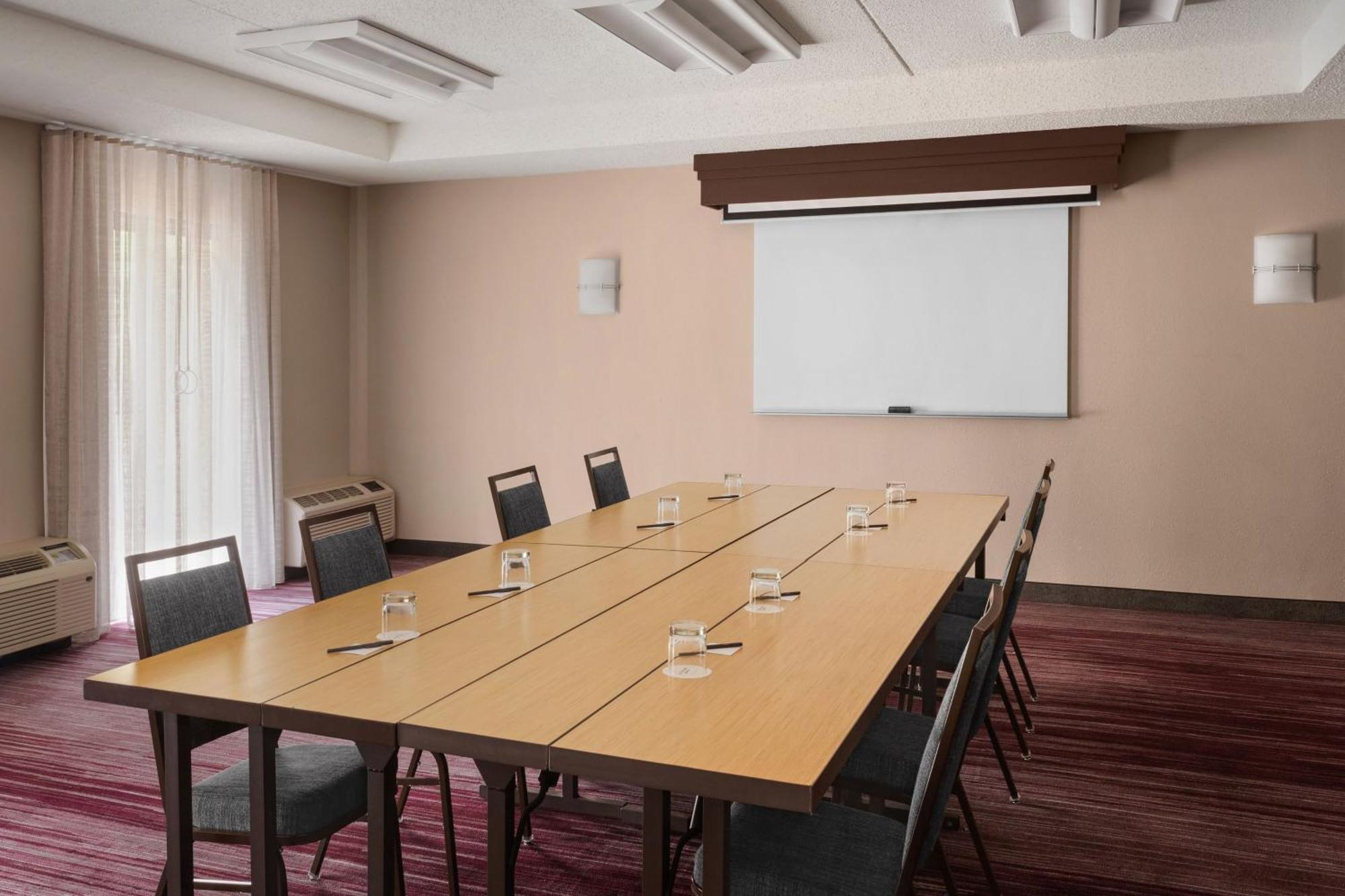 Отель Courtyard By Marriott Маува Экстерьер фото
