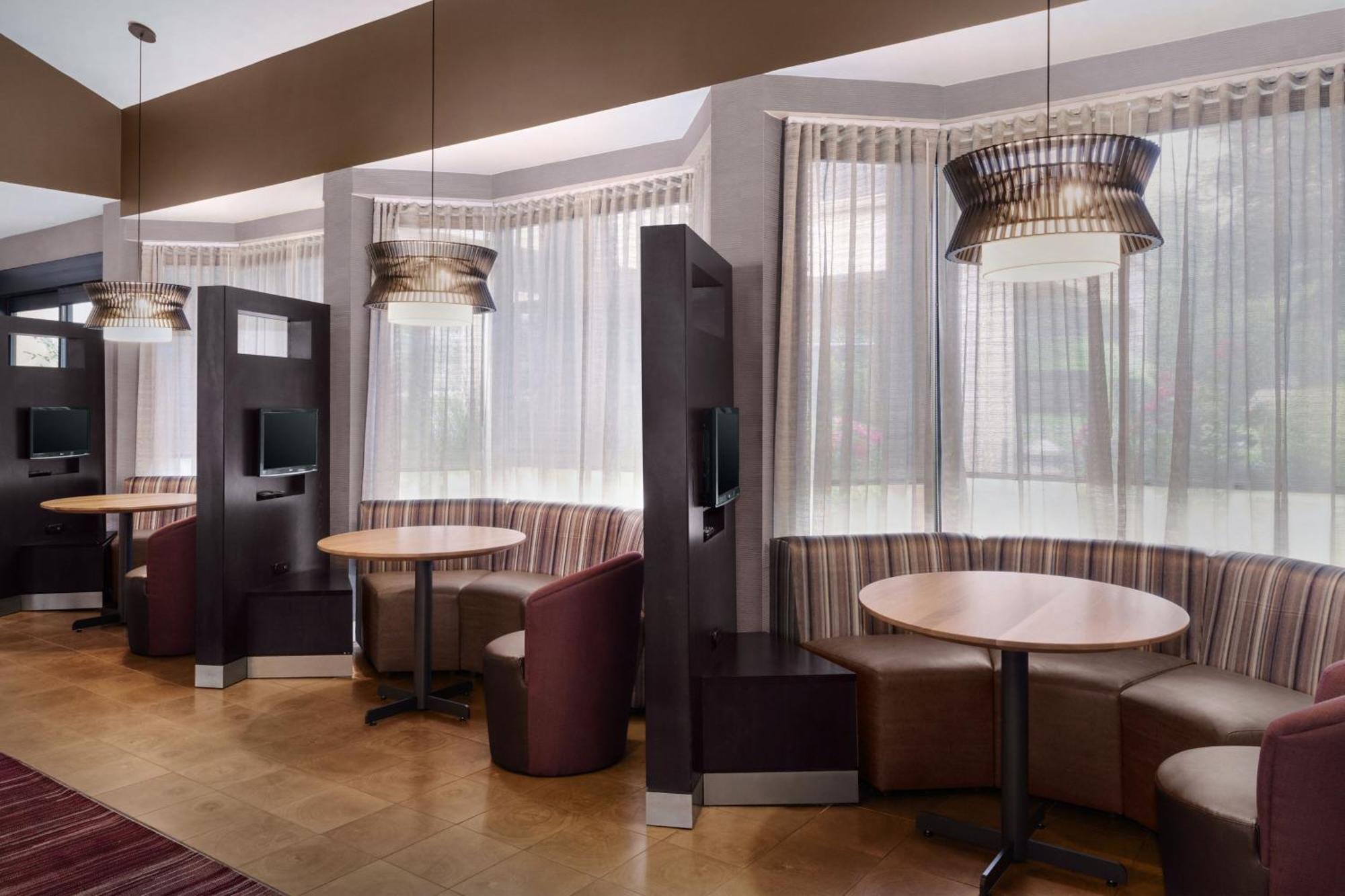 Отель Courtyard By Marriott Маува Экстерьер фото