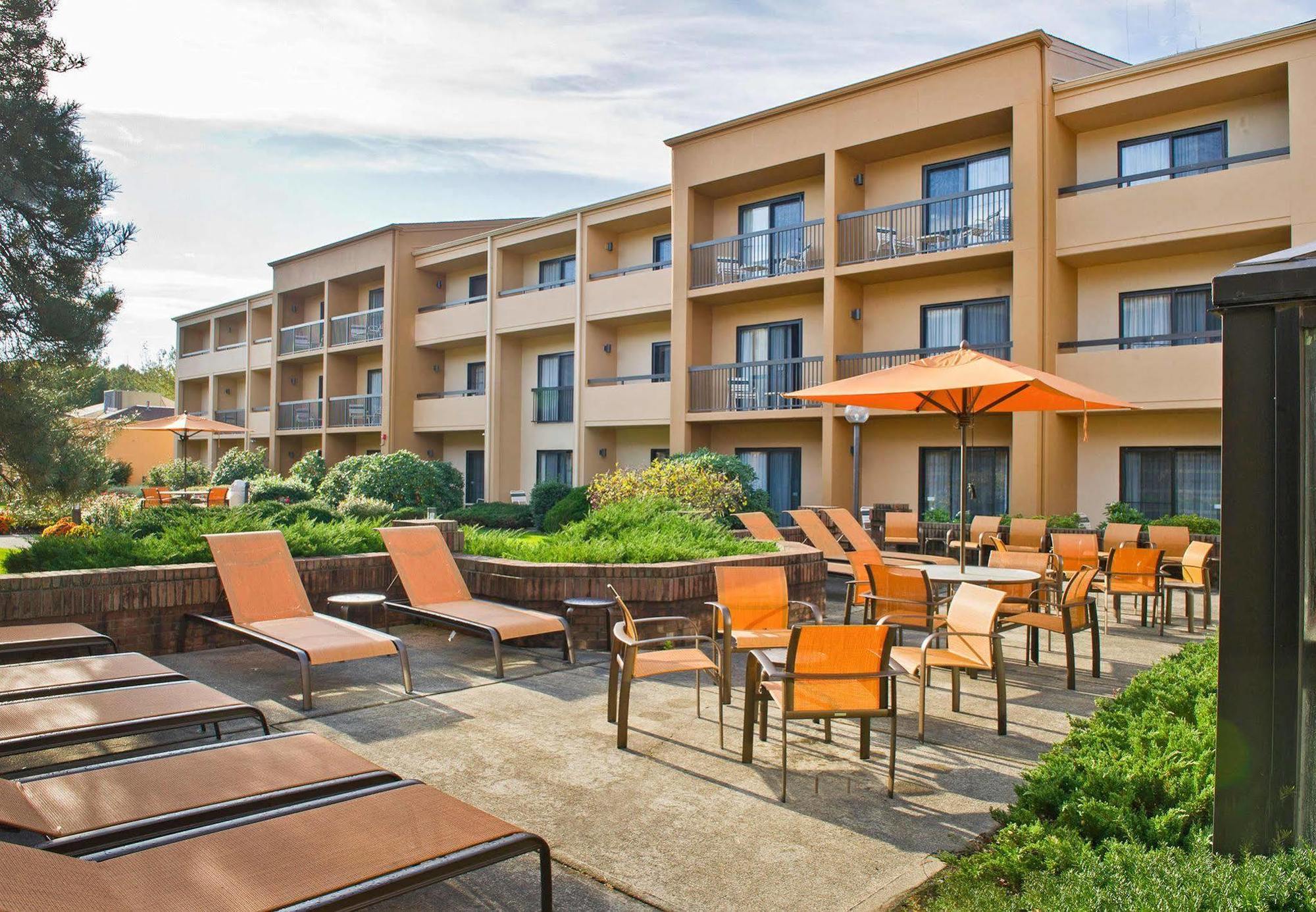 Отель Courtyard By Marriott Маува Экстерьер фото